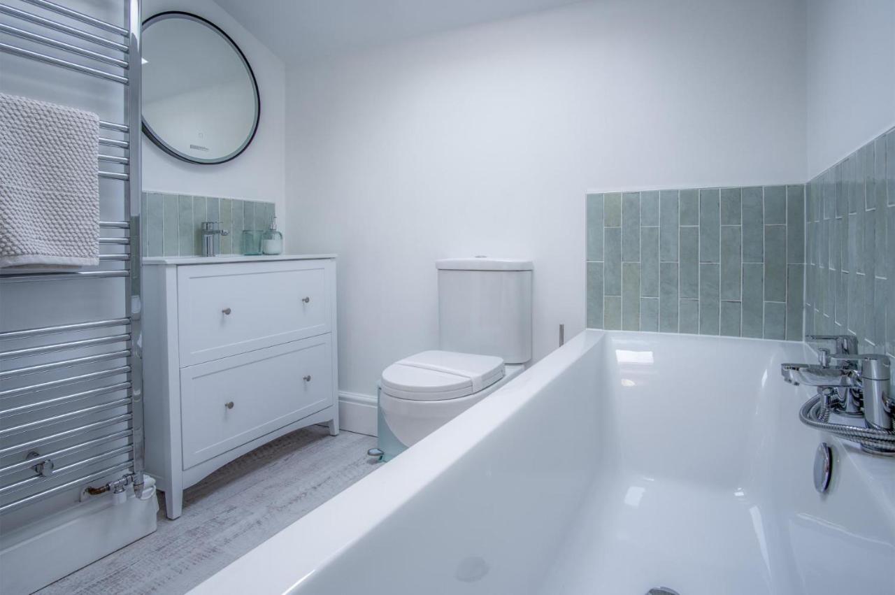 Noe Acre - 3 Bedroom Cottage - テンビー エクステリア 写真